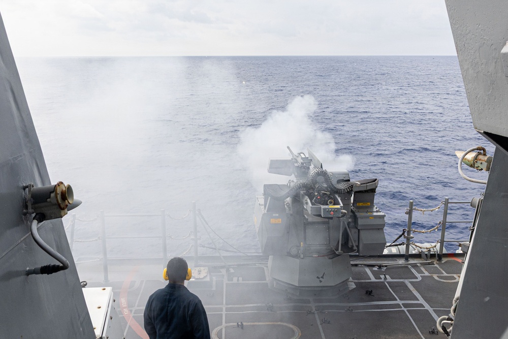 USS Mustin conducts a live-fire exercise with a Mk 38 Mod 4 machine gun