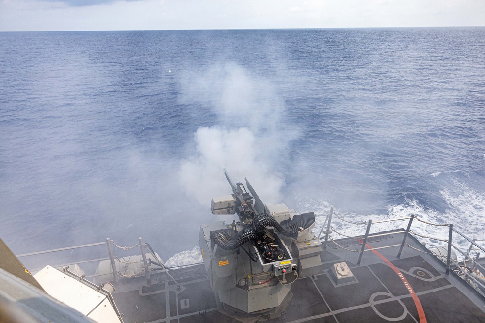 USS Mustin conducts a live-fire exercise with a Mk 38 Mod 4 machine gun
