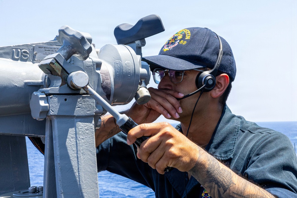 USS Mustin conducts bridge operations
