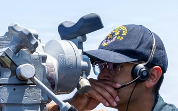 USS Mustin conducts bridge operations