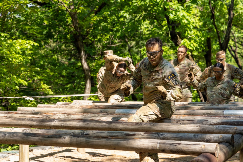 Eighth Army Best Squad Competitors Tackle Obstacles