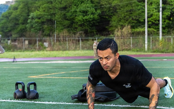 Soldiers Tackle AFT During Best Squad Competition