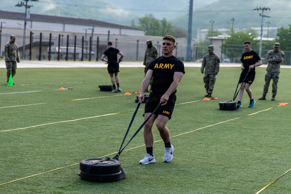 Soldiers Tackle AFT During Best Squad Competition