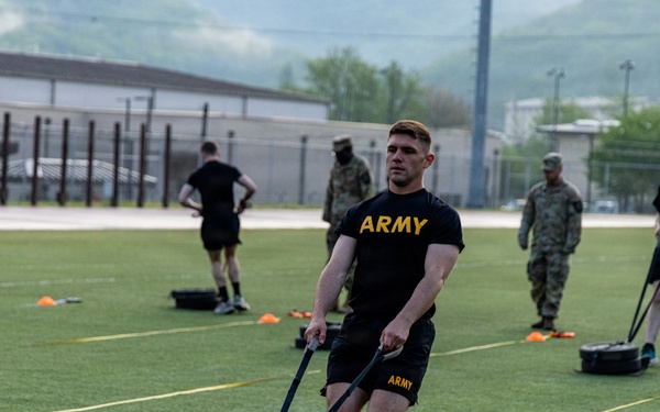 Soldiers Tackle AFT During Best Squad Competition