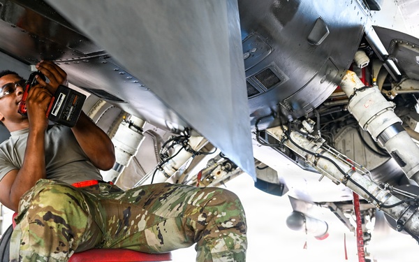 Fixing a F-16 Fighting Falcon