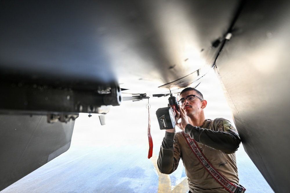 Fixing a F-16 Fighting Falcon