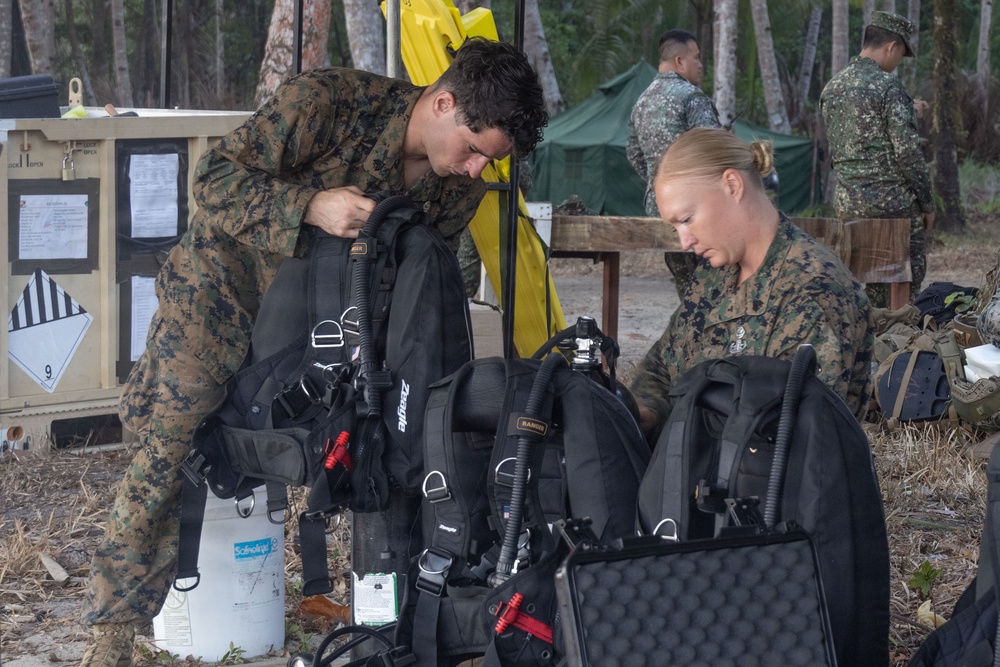 Armed Forces of the Philippines, U.S., Australia, and New Zealand conduct a Counter Landing Live-fire Event