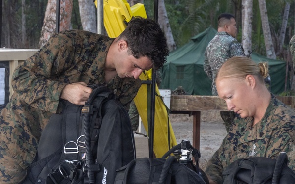Armed Forces of the Philippines, U.S., Australia, and New Zealand conduct a Counter Landing Live-fire Event