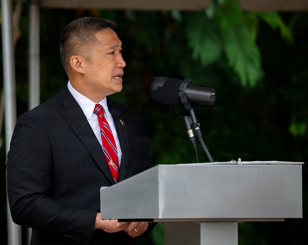 Navy Secretary returns to EOD school