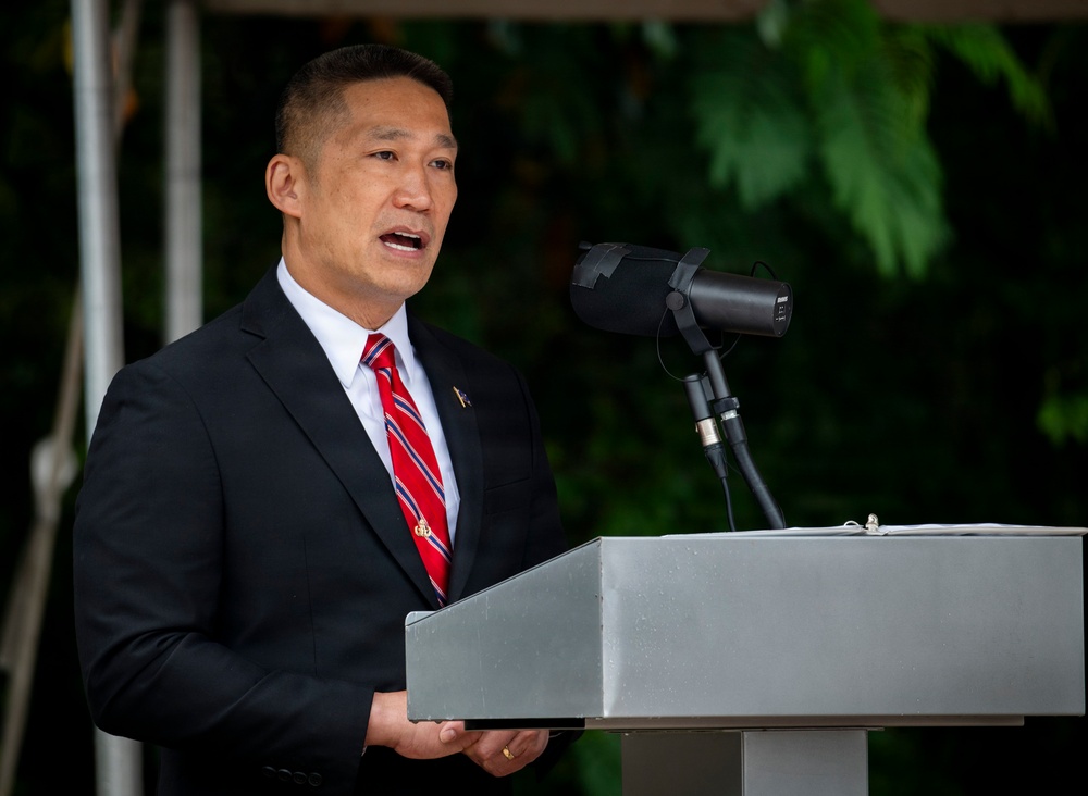 Navy Secretary returns to EOD school