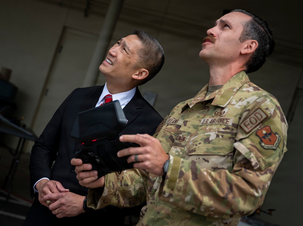 Navy Secretary returns to EOD school