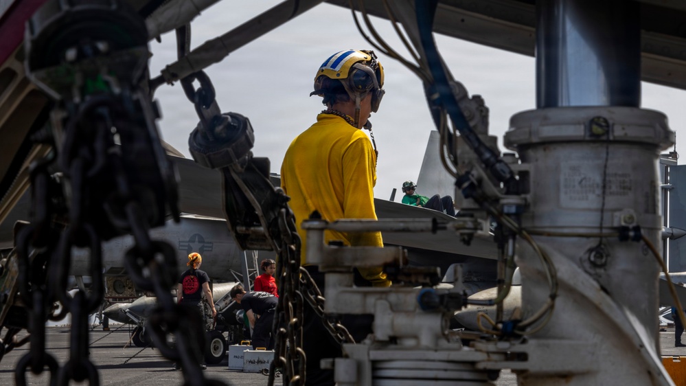 Abraham Lincoln Conducts Flight Deck Operations
