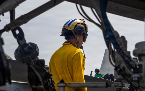 Abraham Lincoln Conducts Flight Deck Operations