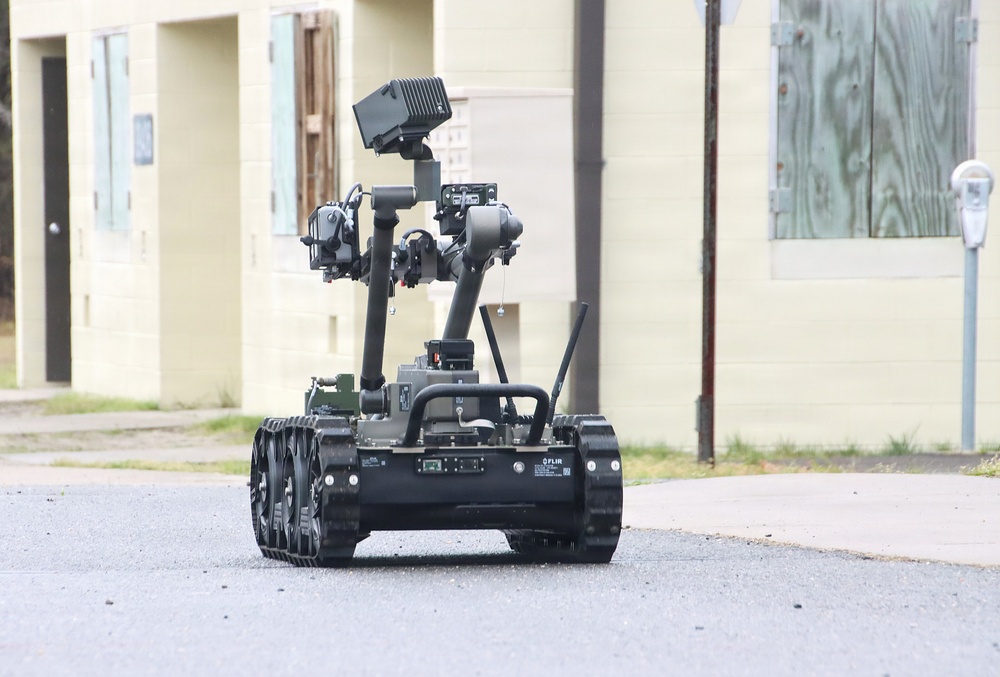 JB MDL- 231st Chemical Company Soldier Operates Recon Robot