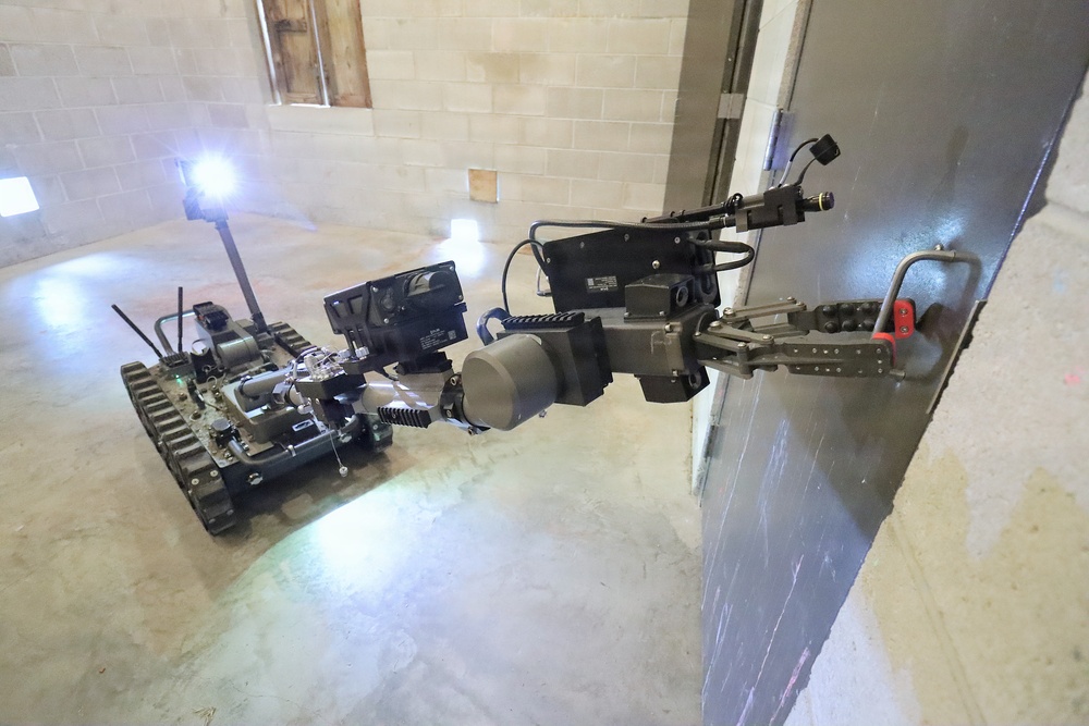 JB MDL- 231st Chemical Company Robot Gains Access to Room