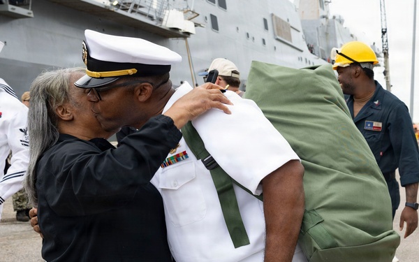 USS San Antonio (LPD 17) returns to Naval Station Norfolk