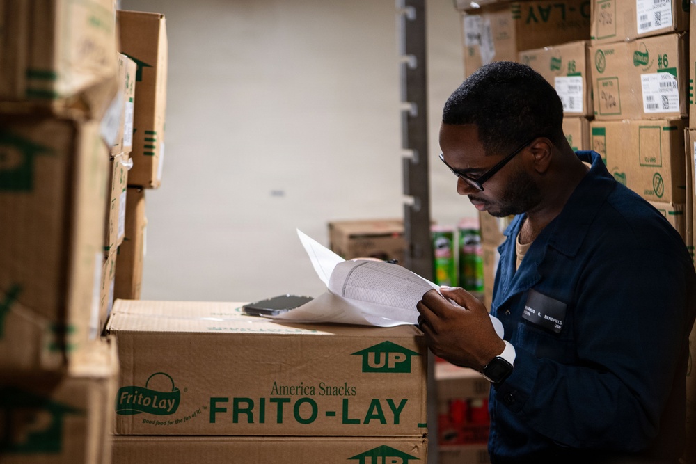 Sailors, Marines Replenish USS Boxer’s Ship’s Store