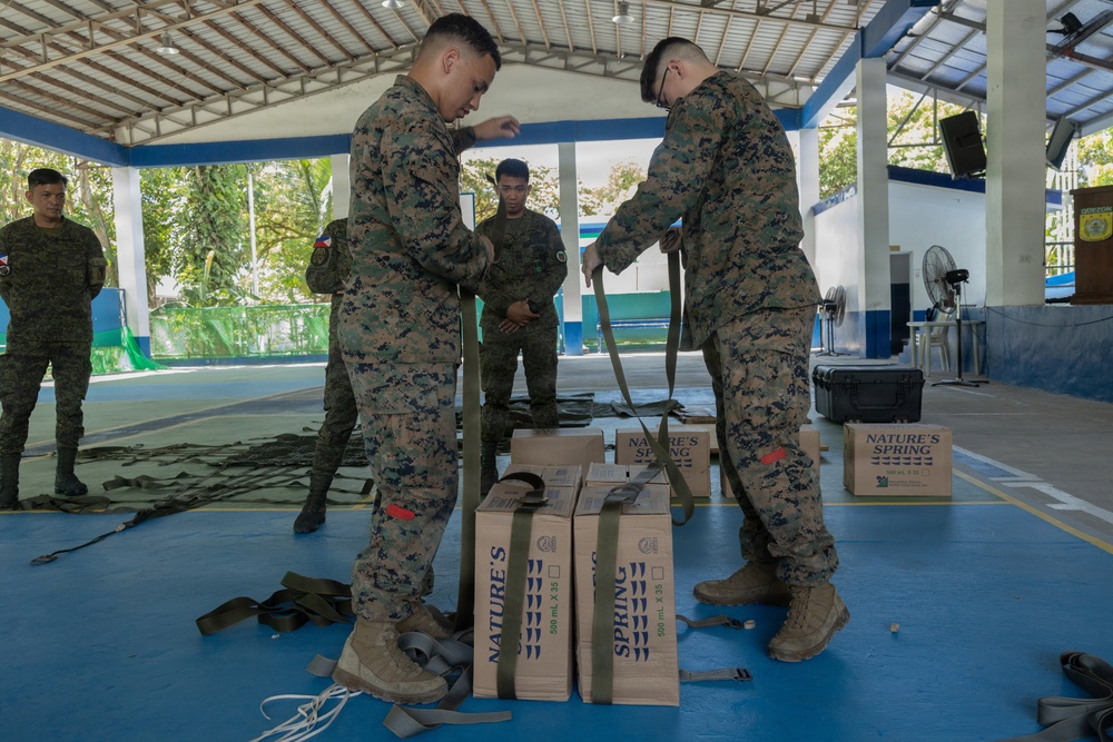 U.S., Philippines Armed Forces conduct an Air Delivery SME Exchange
