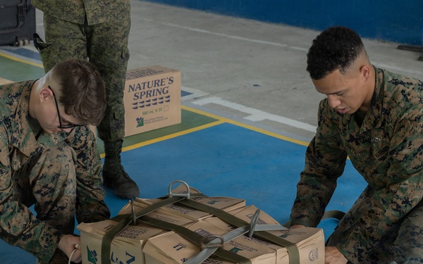 U.S., Philippines Armed Forces conduct an Air Delivery SME Exchange