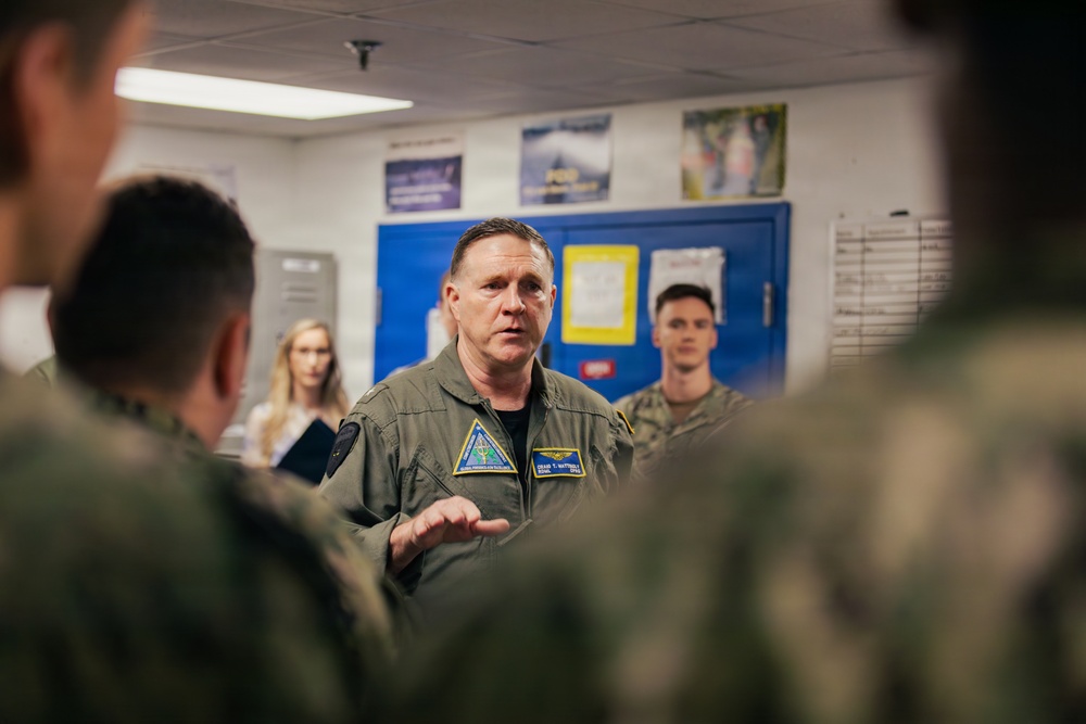 Commander, Patrol and Reconaissance Group visits VX-1
