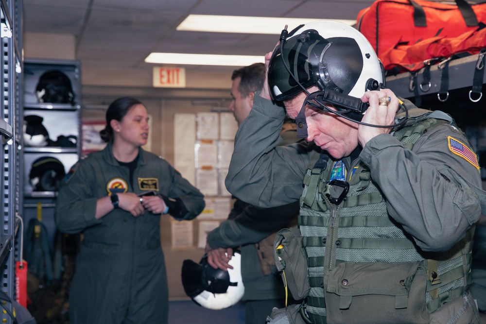 Commander, Patrol and Reconaissance Group visits VX-1