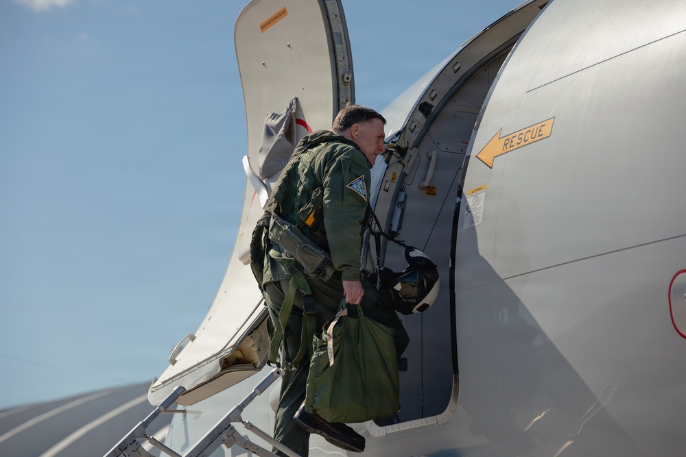 Commander, Patrol and Reconaissance Group visits VX-1