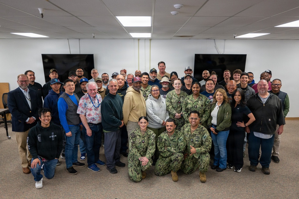 NAVSUP FLCSD Command Team Visits NBVC