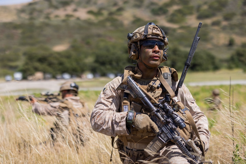 13th MEU Marines conduct a Vertical Assault Raid
