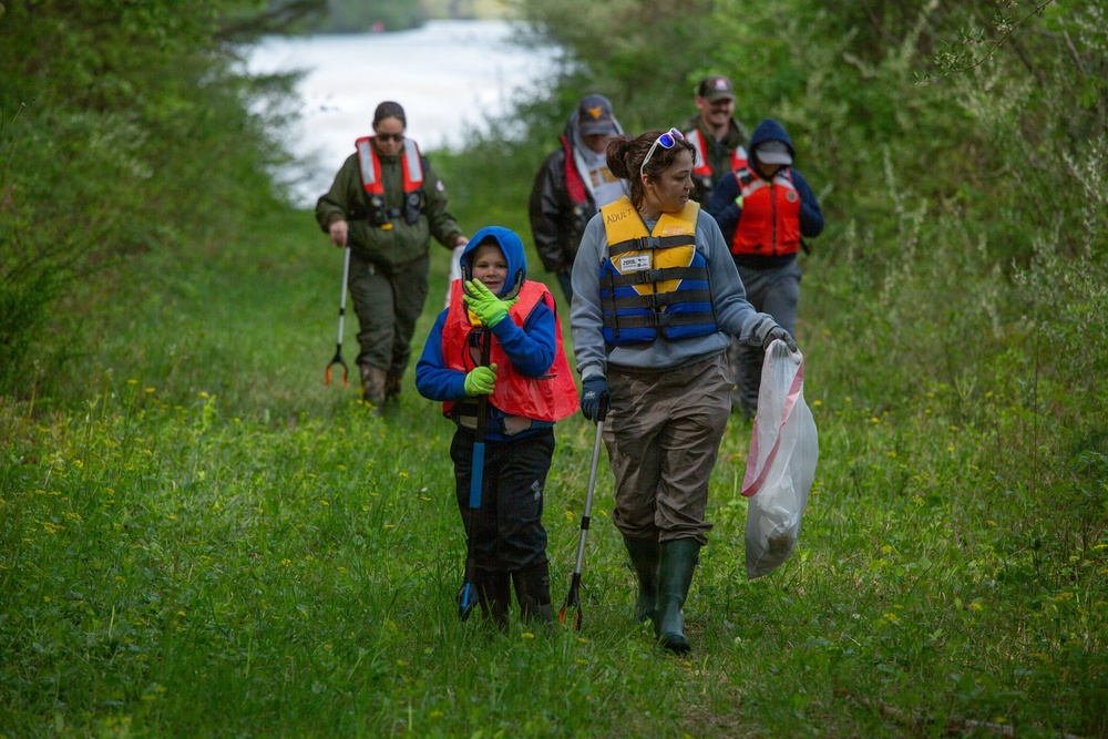 Community Volunteers Join Friends of Raystown Lake and USACE for Annual Raystown Lake Cleanup Day