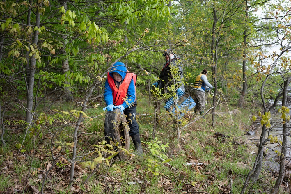 Community Volunteers Join Friends of Raystown Lake and USACE for Annual Raystown Lake Cleanup Day