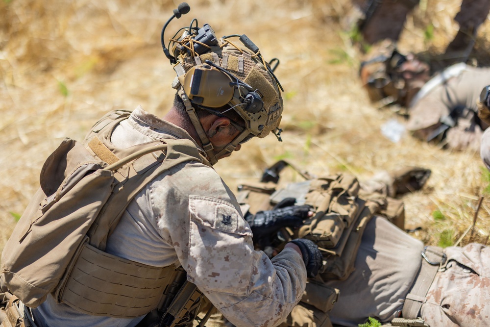 13th MEU Marines conduct a Vertical Assault Raid
