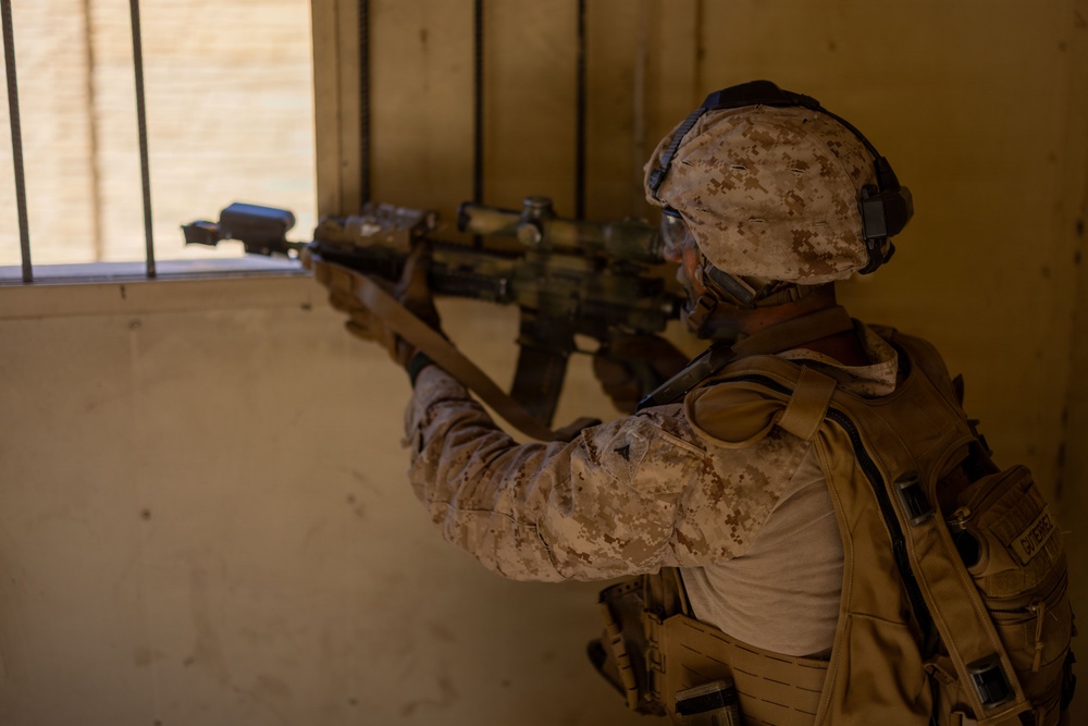 13th MEU Marines conduct a Vertical Assault Raid