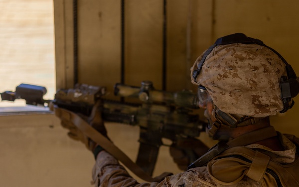 13th MEU Marines conduct a Vertical Assault Raid