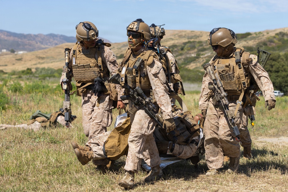 13th MEU Marines conduct a Vertical Assault Raid