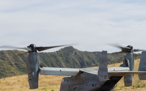 13th MEU Marines conduct a Vertical Assault Raid