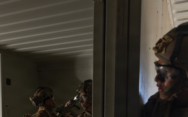 BLT 2/4 conducts a Vertical Assault Raid