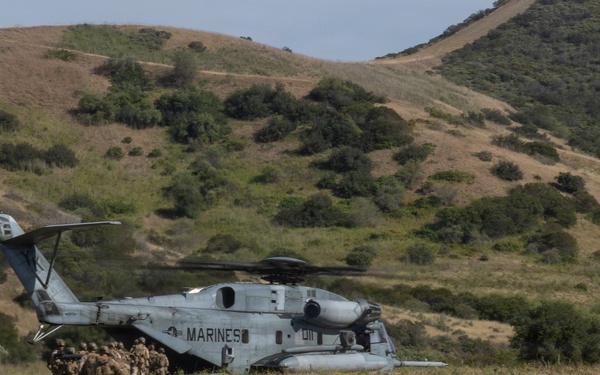 BLT 2/4 conducts a Vertical Assault Raid