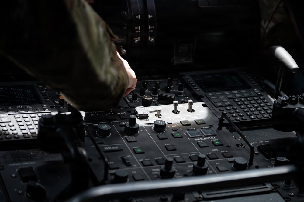 9th AS transports Seabee equipment to INDO-PACOM