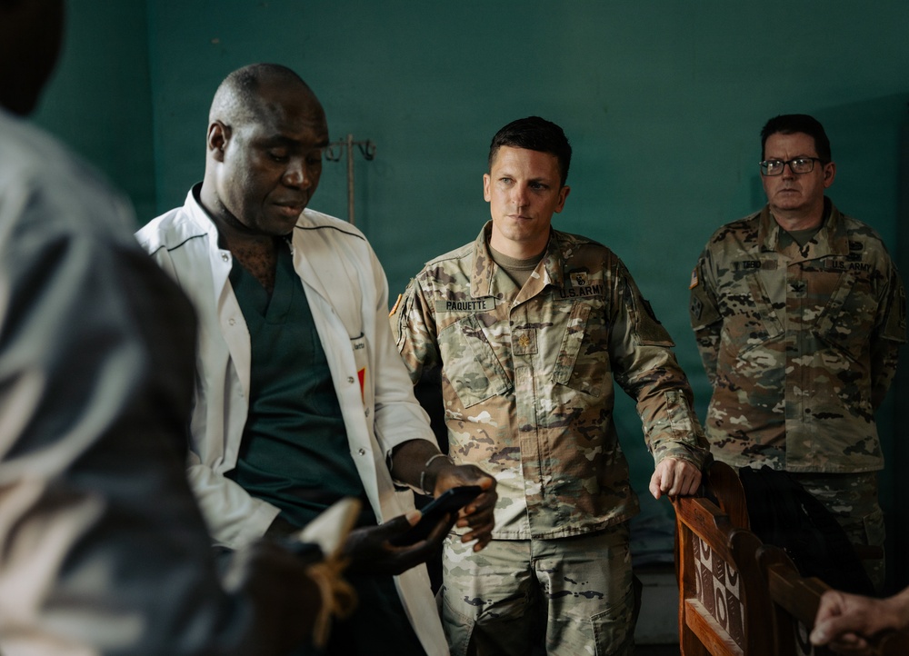 SETAF-AF leaders engage Senegalese counterparts during African Lion 2026