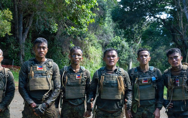 Multinational Soldiers hike Kolekole Pass at the 2026 Pacific Land Forces Team Readiness Challenge