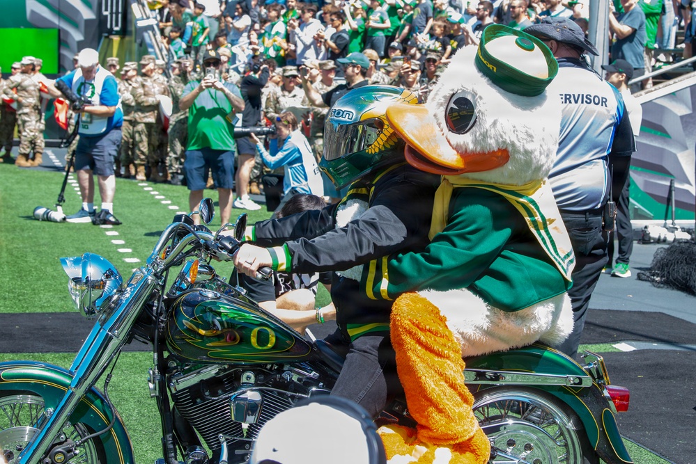 Oregon National Guard salutes service at University of Oregon Spring football game