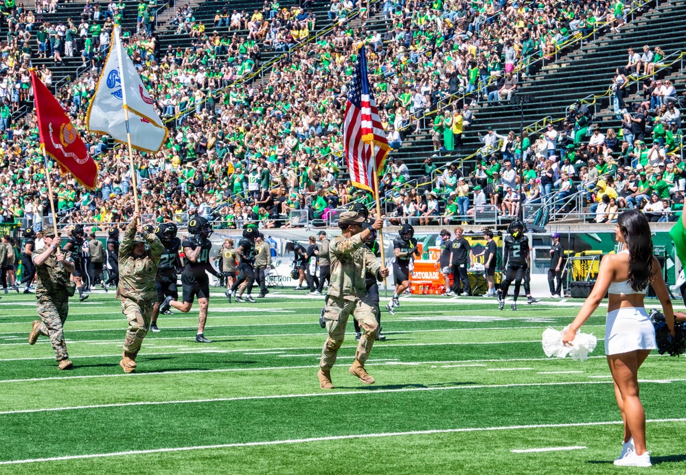 Oregon National Guard salutes service at University of Oregon Spring football game