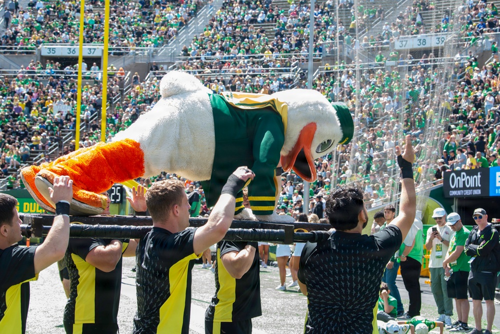 Oregon National Guard salutes service at University of Oregon Spring football game