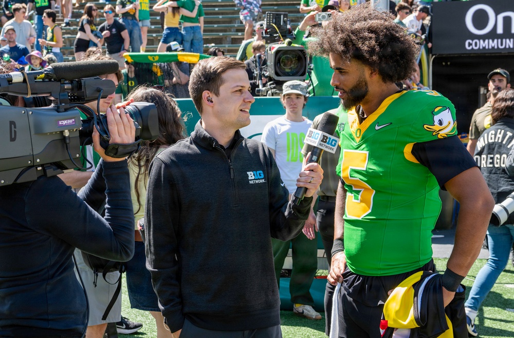 Oregon National Guard salutes service at University of Oregon Spring football game