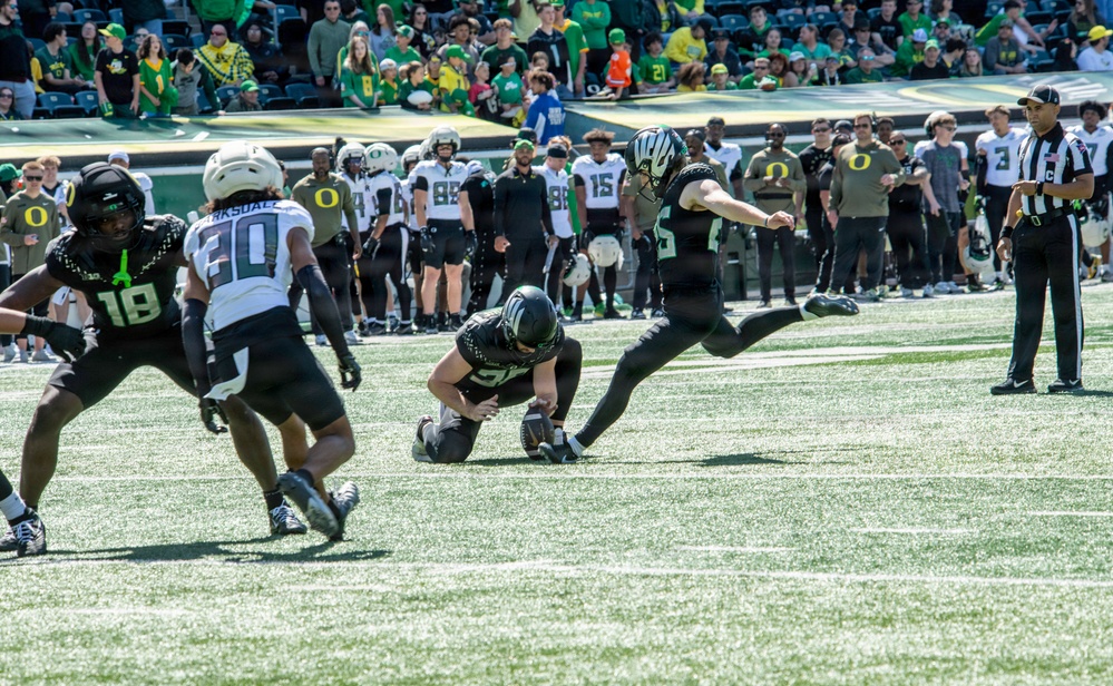 Oregon National Guard salutes service at University of Oregon Spring football game