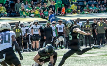 Oregon National Guard salutes service at University of Oregon Spring football game