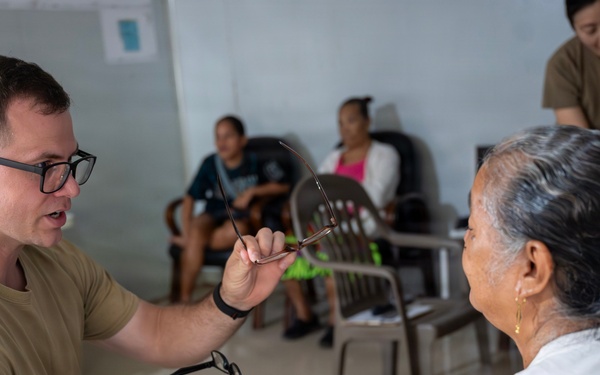 Pac Angel 26-3 continues care in Kosrae and concludes with closing ceremony