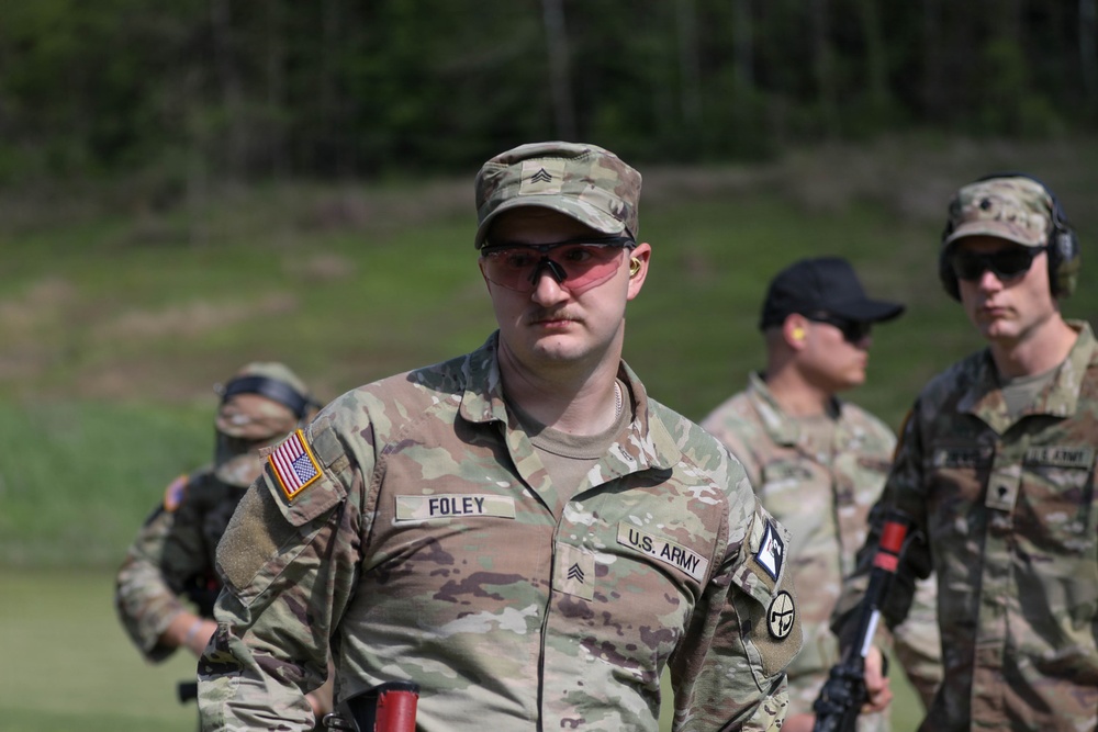 Region II Best Warrior Competitors zero their M4 carbine rifles