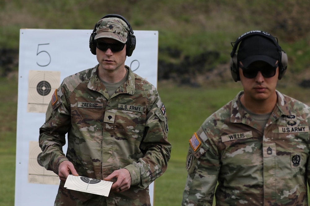 Region II Best Warrior Competitors zero their M4 carbine rifles