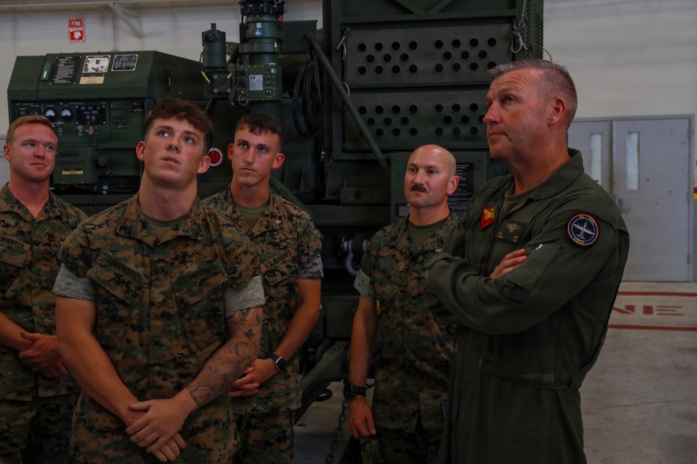 Maj. Gen. Simon Doran visits Marine Corps Air Station Kaneohe Bay, Hawaii